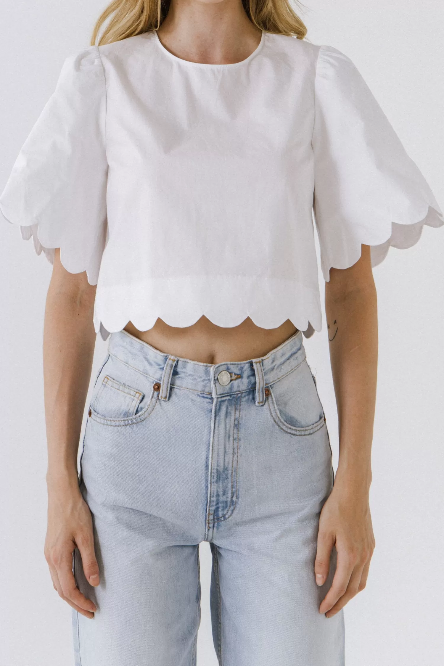 Outlet Scallop Edge Top Tops